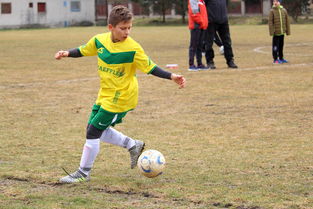 爱游戏-阿森纳带队取胜！纳达尔重要时刻出色防守，全场沸腾不已